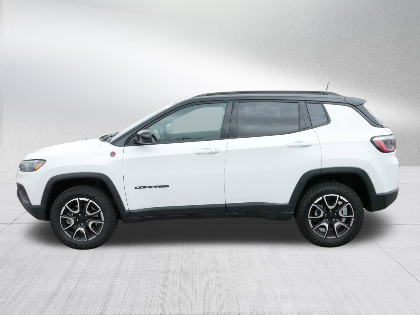 Used 2024 Jeep Compass Trailhawk image 4