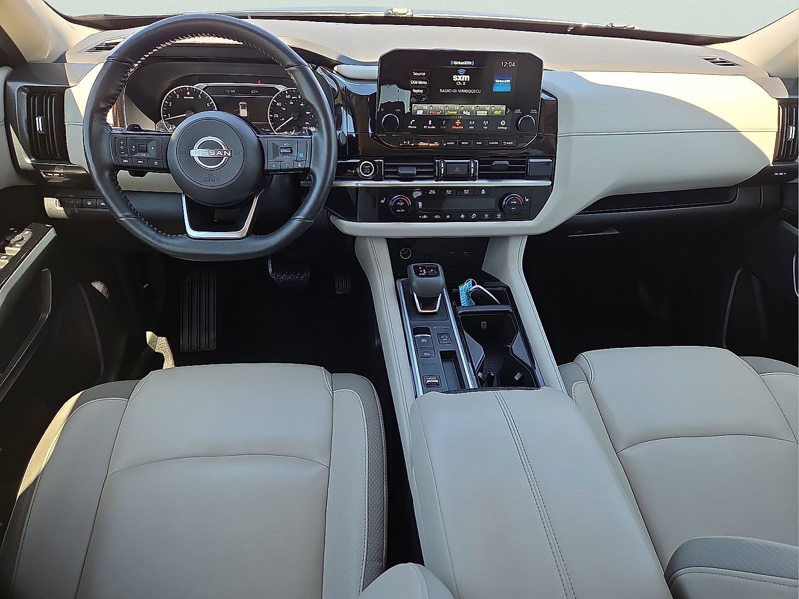Used 2024 Nissan Pathfinder SL FWD image 12