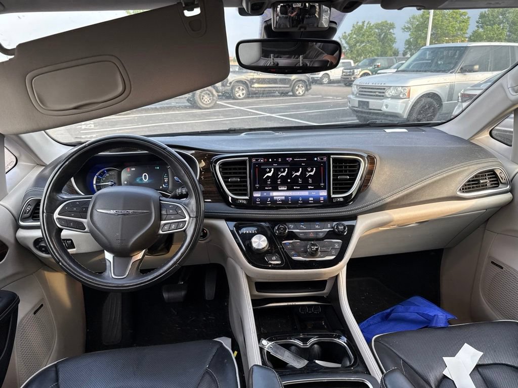 Used 2022 Chrysler Pacifica Limited FWD image 16