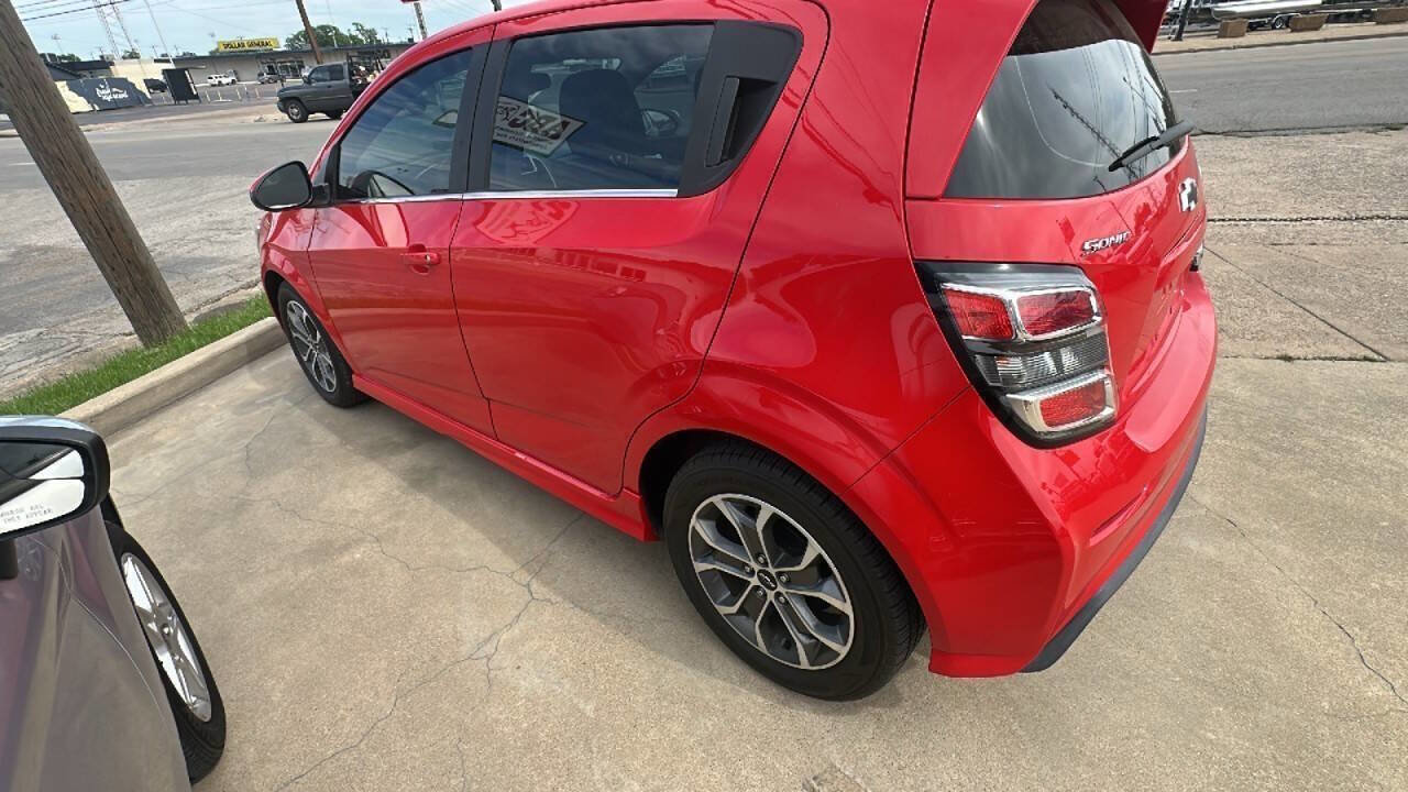 Used 2018 Chevrolet Sonic LT image 3