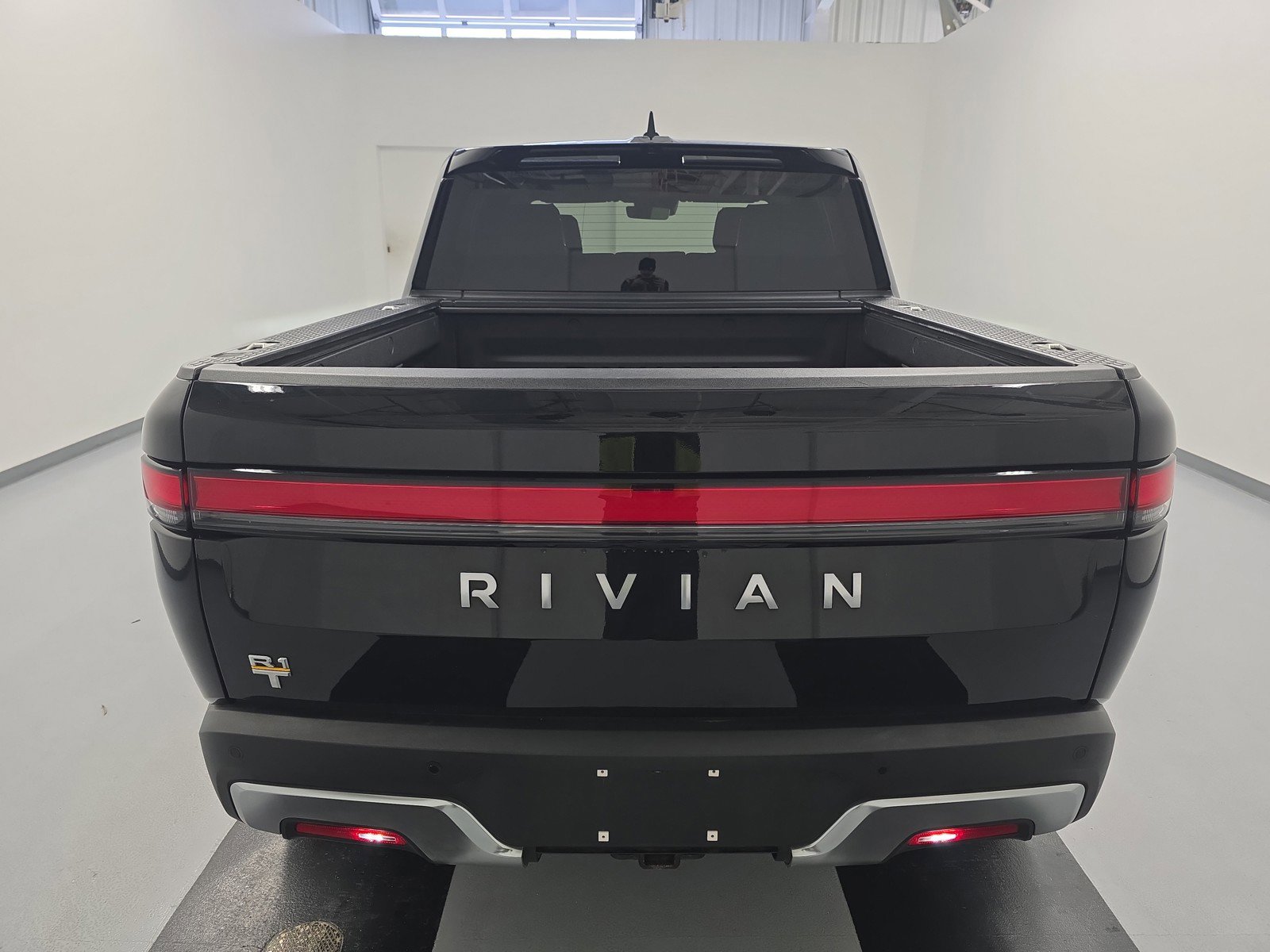 Used 2022 Rivian R1T Adventure image 4