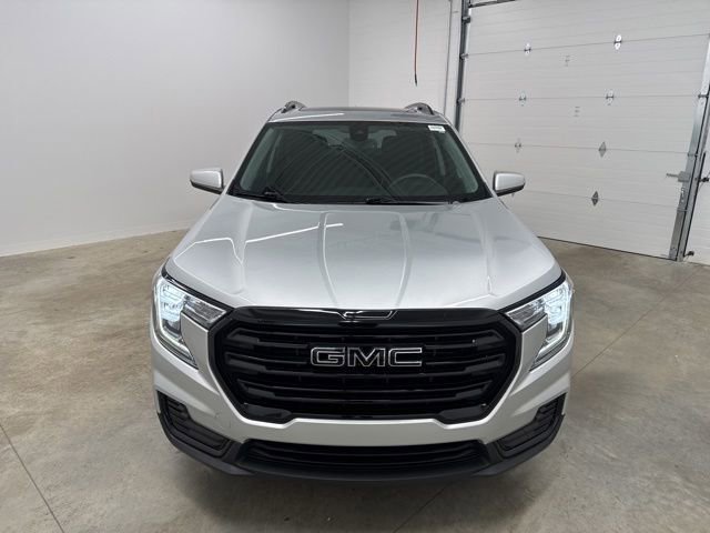 Used 2022 GMC Terrain SLE w/ Driver Convenience Package AWD/4WD image 2