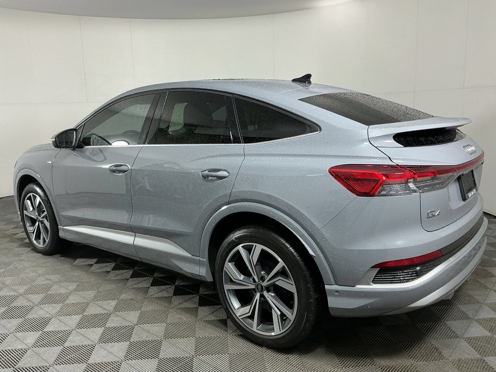 Used 2023 Audi Q4 e-tron Prestige AWD/4WD image 6