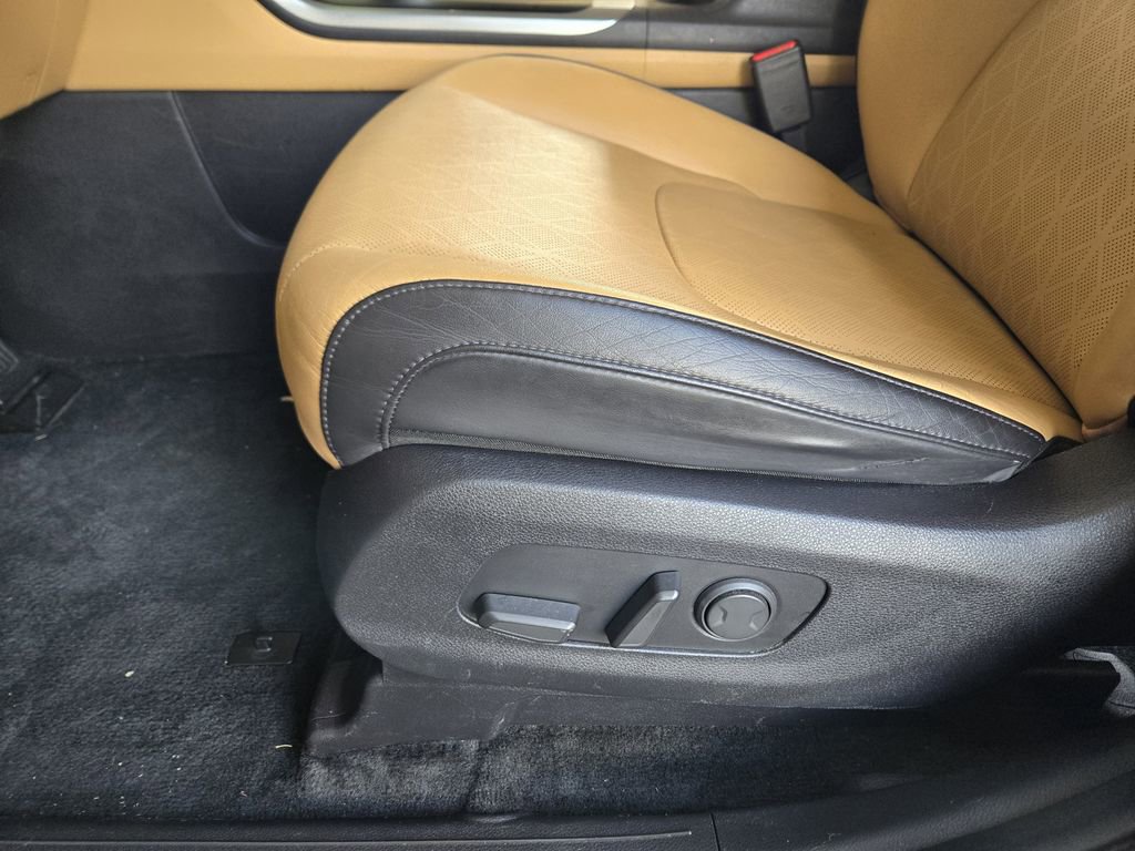 Used 2022 Kia Carnival LX image 23