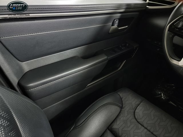 Used 2024 Toyota Tundra Limited AWD/4WD image 31
