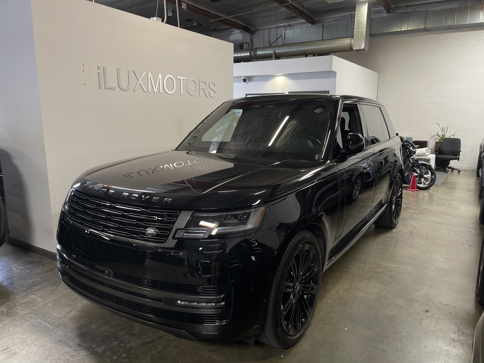 Used 2025 Land Rover Range Rover Long Wheelbase Autobiography