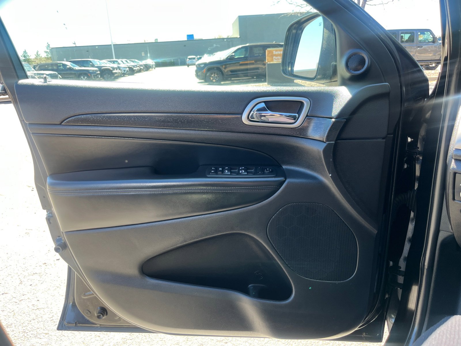 Used 2018 Jeep Grand Cherokee Altitude image 13