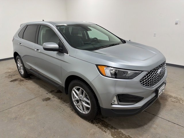 Used 2024 Ford Edge SEL w/ Convenience Package image 3