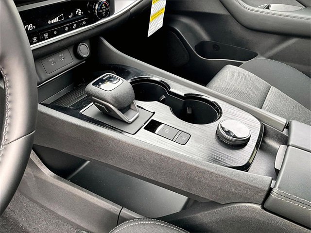 Used 2025 Nissan Rogue SV image 19