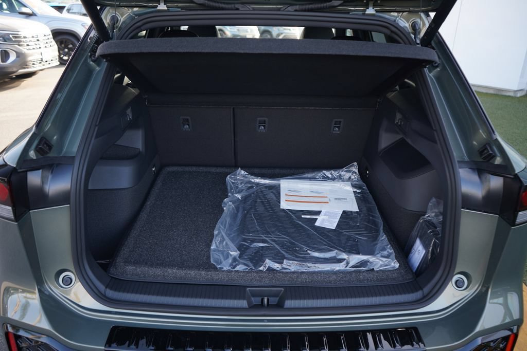 New 2026 Volkswagen Tiguan SE R-Line FWD image 11