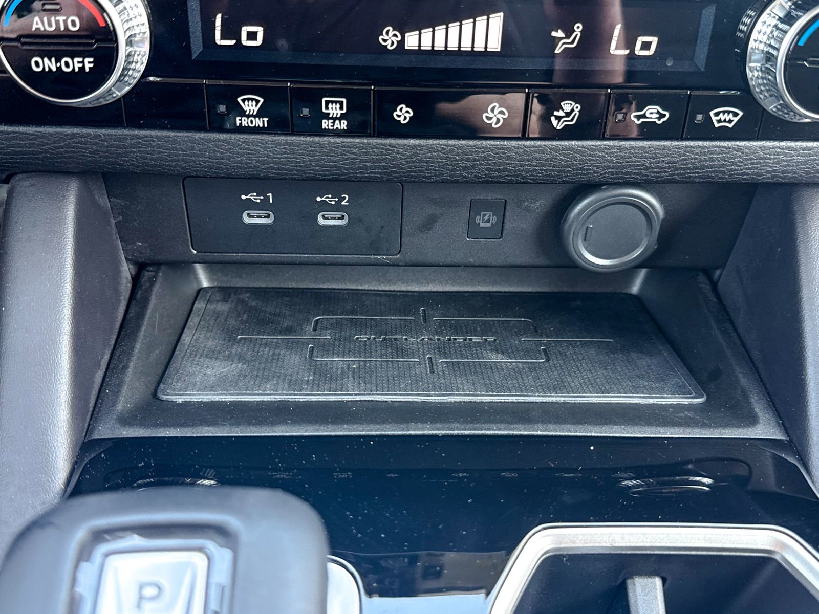 Used 2025 Mitsubishi Outlander SE image 36