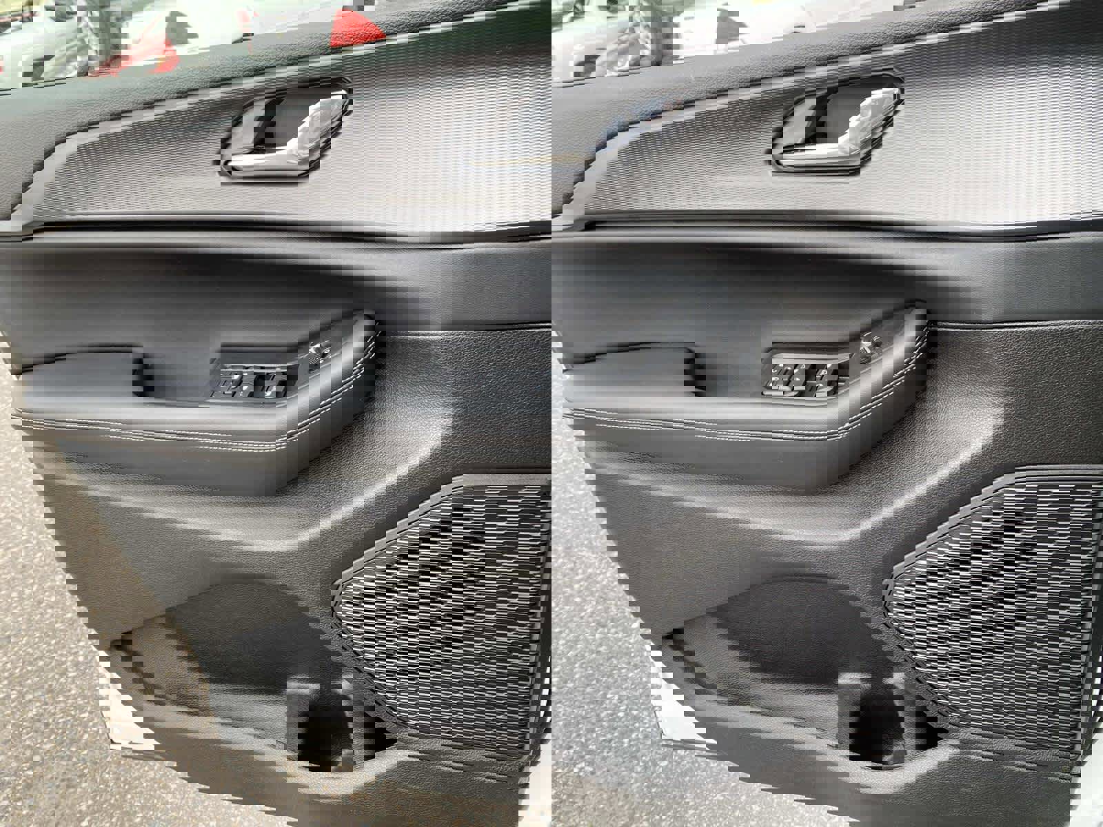 Certified 2025 Jeep Grand Cherokee Laredo w/ Luxury Tech Group I AWD/4WD image 21