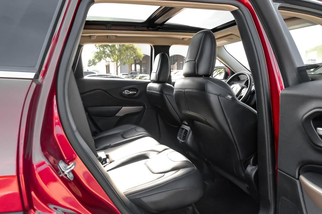 Used 2017 Jeep Cherokee Limited w/ Luxury Group AWD/4WD image 41