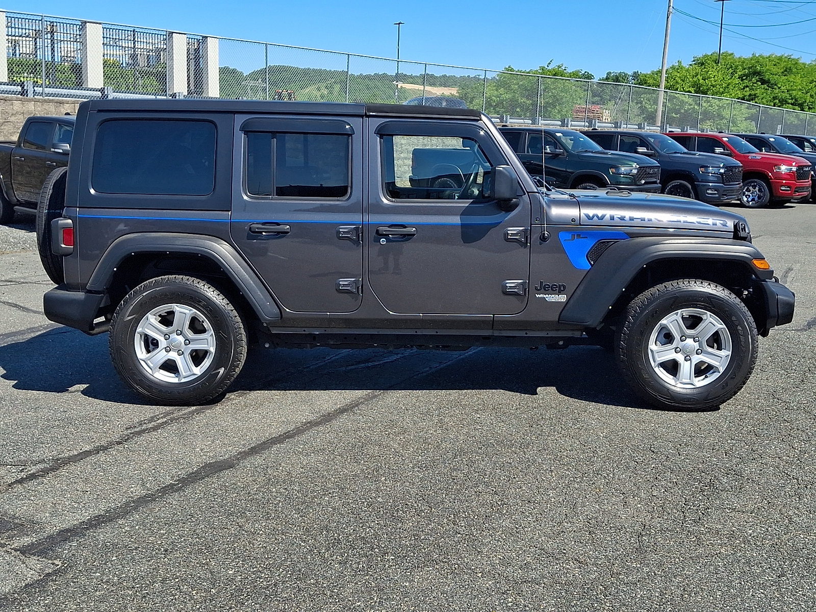 Used 2021 Jeep Wrangler 4WD Unlimited Sport image 7