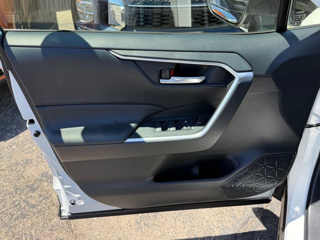Used 2019 Toyota RAV4 XLE FWD image 33