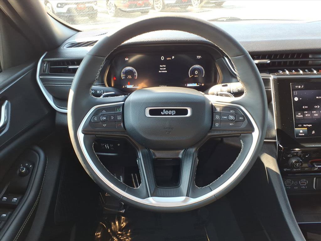 Used 2024 Jeep Grand Cherokee Altitude image 14