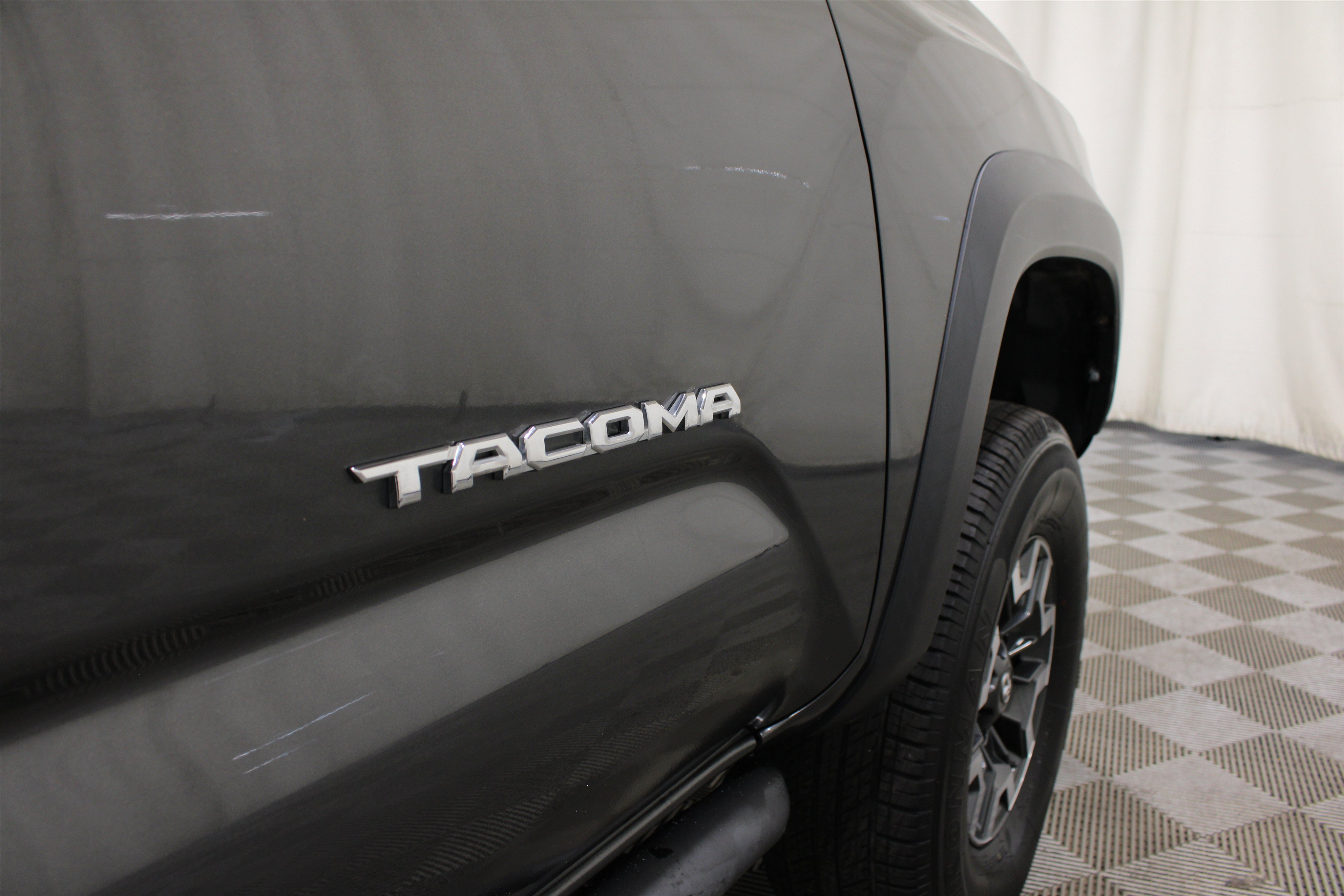 Used 2017 Toyota Tacoma TRD Off-Road w/ Tow Package (A/T) AWD/4WD image 26