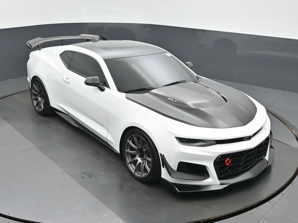 Used 2019 Chevrolet Camaro ZL1 RWD image 30