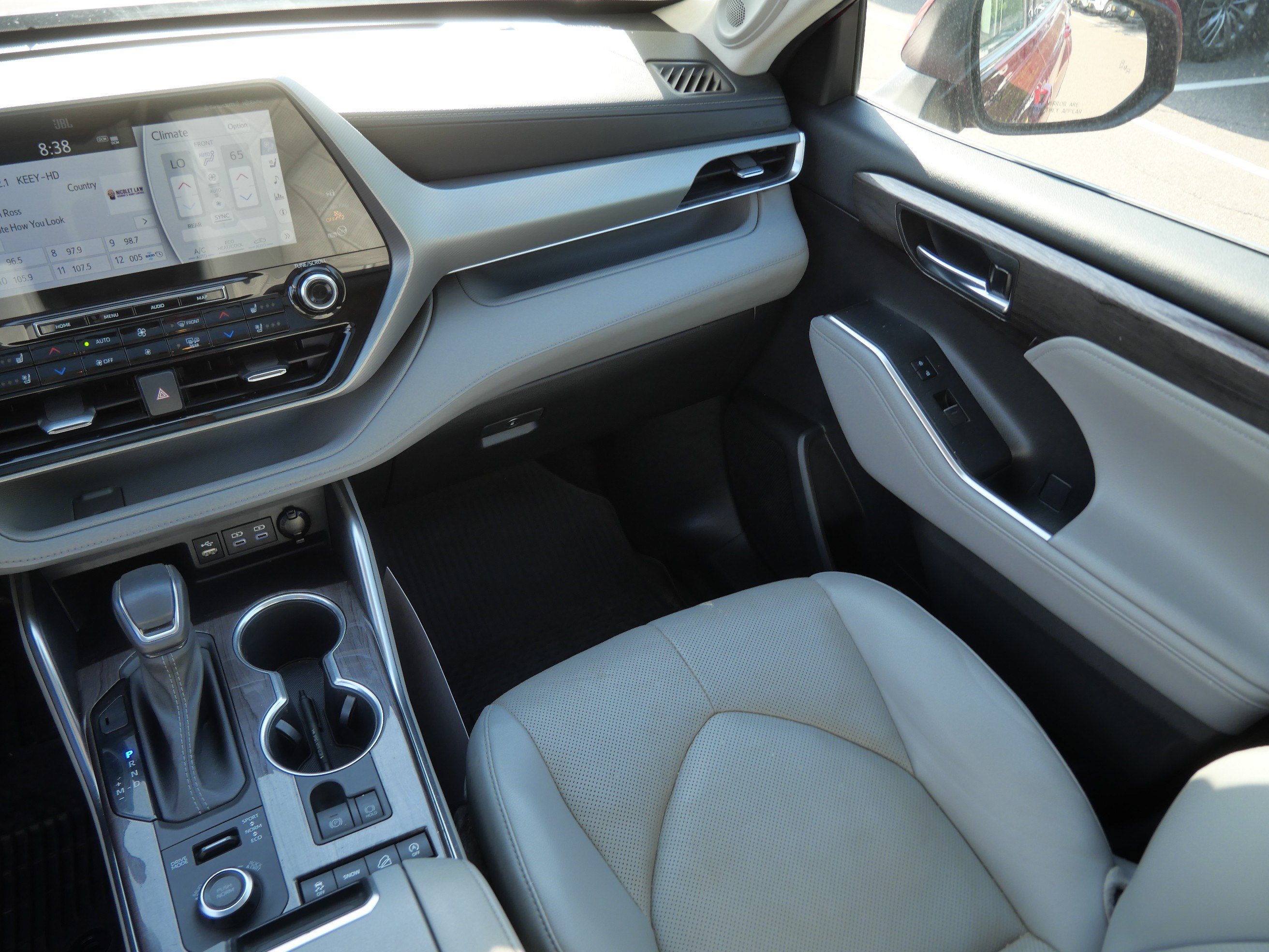 Used 2022 Toyota Highlander Platinum AWD/4WD image 11