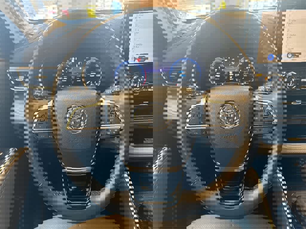 Used 2023 Toyota Highlander Limited image 25