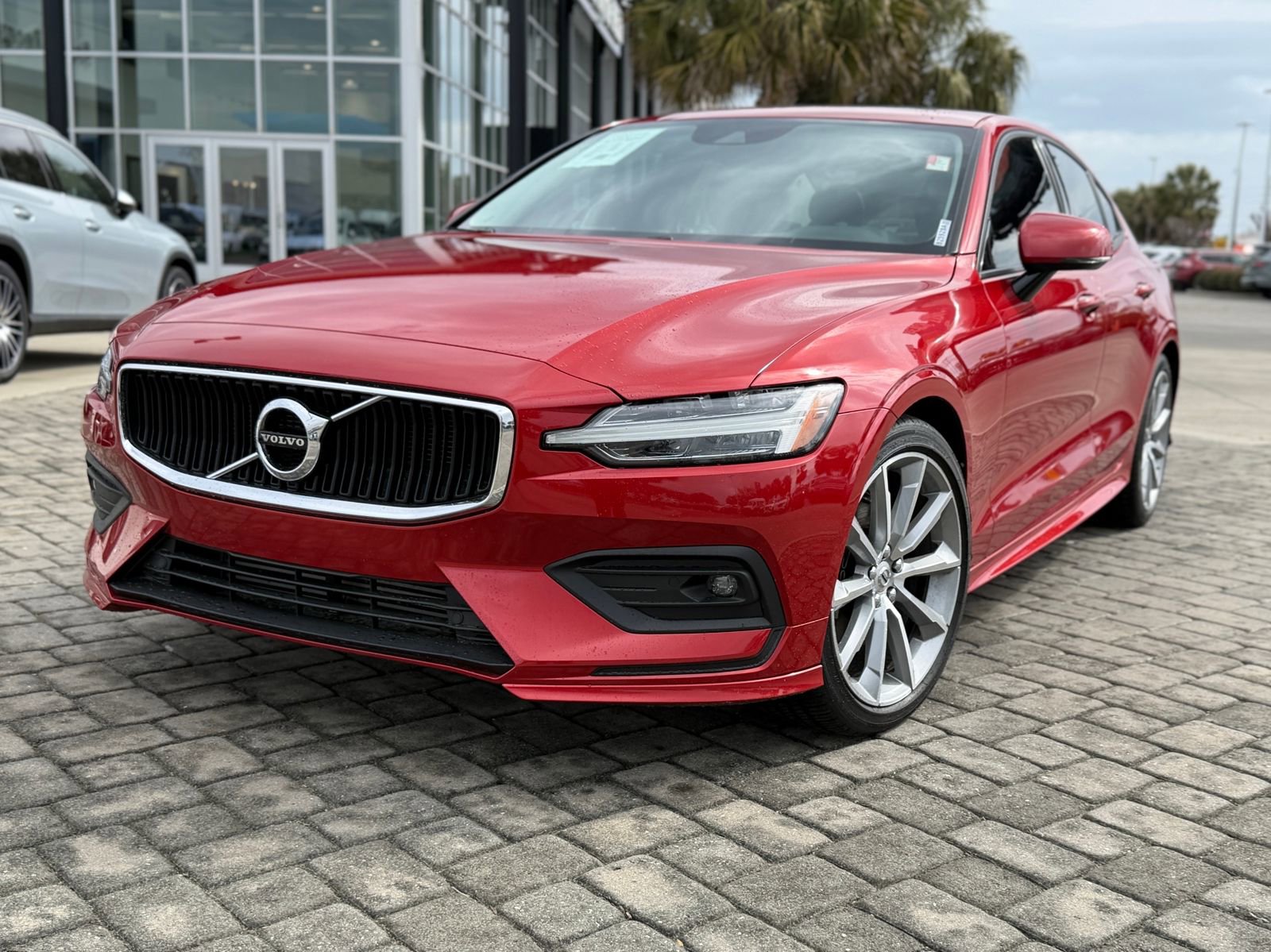 Used 2021 Volvo S60 T5 Momentum w/ Climate Package image 1