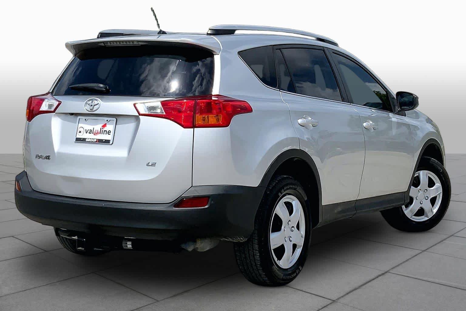 Used 2015 Toyota RAV4 LE FWD image 13