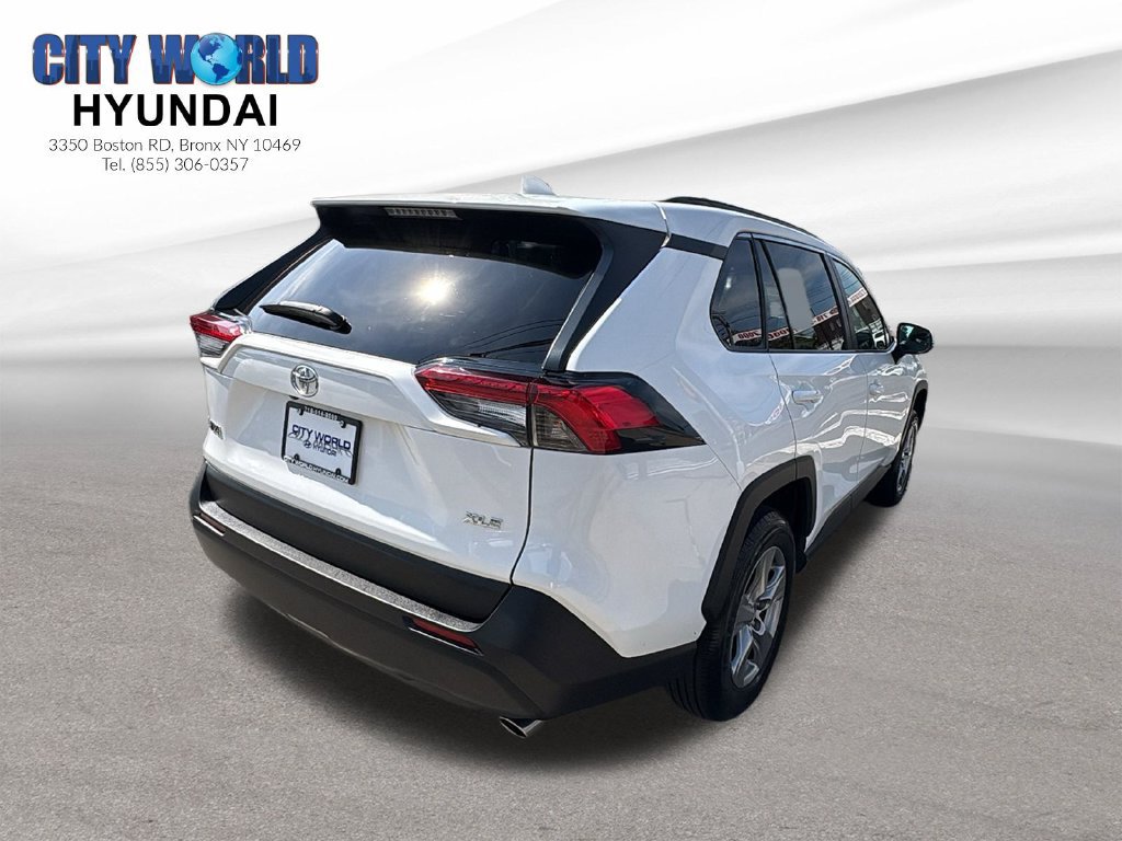 Used 2024 Toyota RAV4 XLE FWD image 5