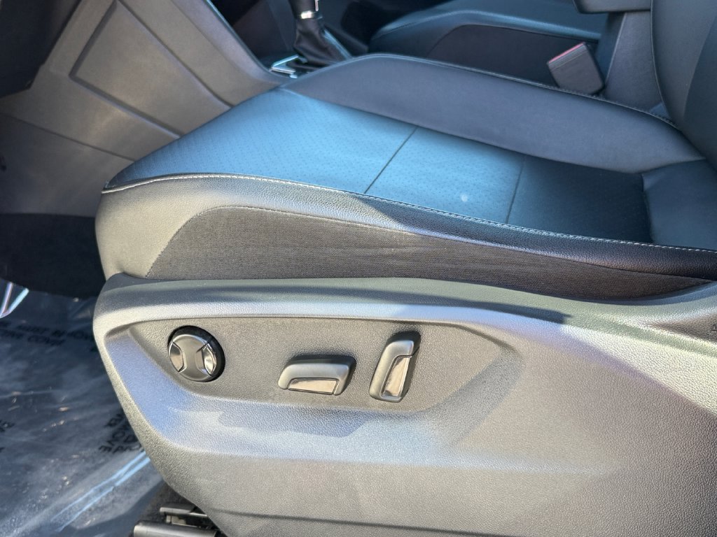 Used 2018 Volkswagen Tiguan SEL FWD image 17