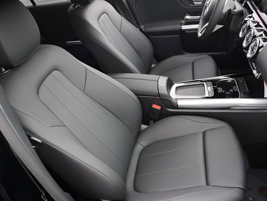 Certified 2025 Mercedes-Benz GLA 250 4MATIC image 17