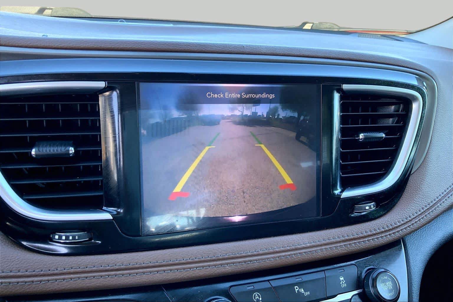 Used 2019 Chrysler Pacifica Limited FWD image 35