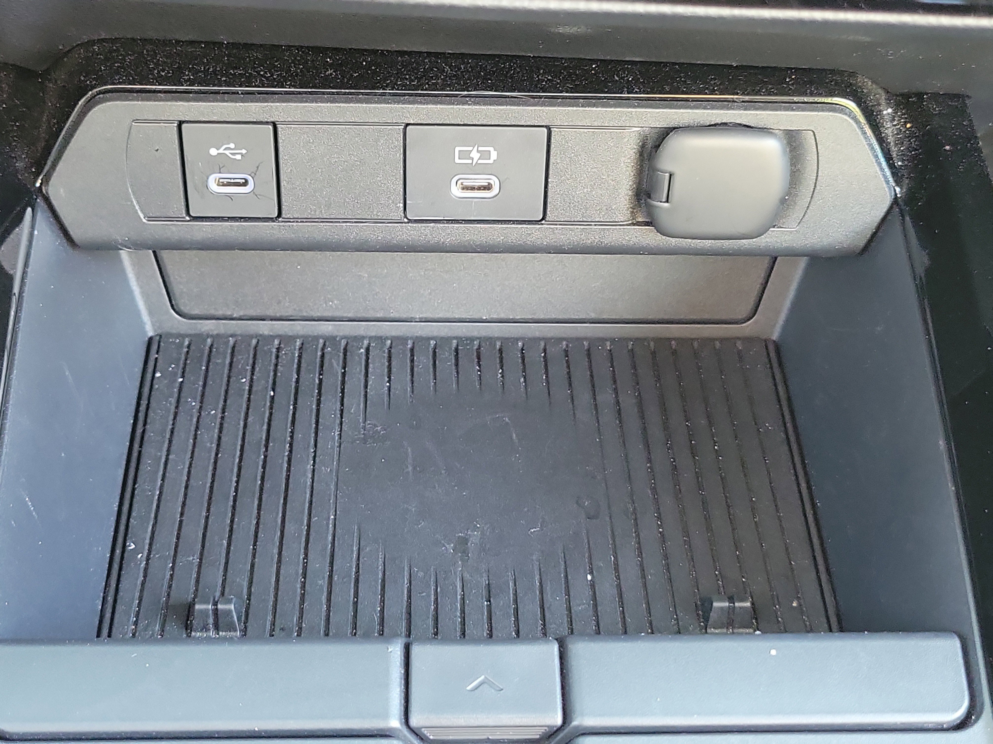 Used 2025 Toyota Prius XLE image 25