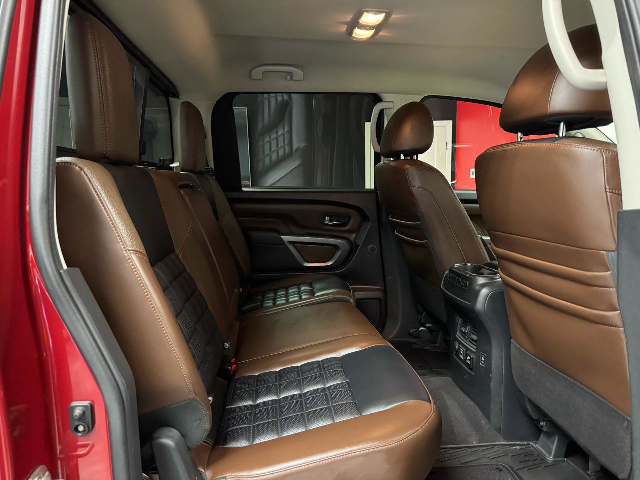 Used 2019 Nissan Titan Platinum Reserve AWD/4WD image 33