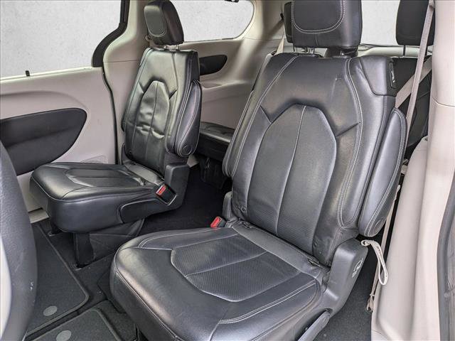 Used 2022 Chrysler Pacifica Touring-L image 17