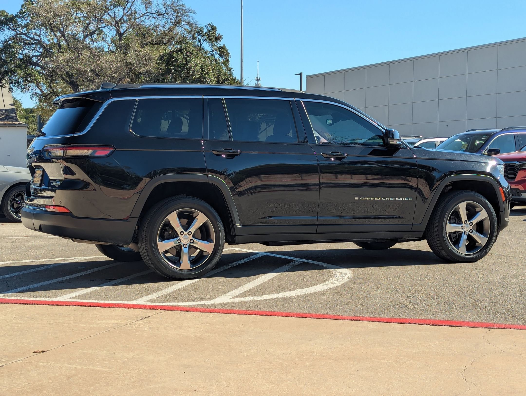 Used 2021 Jeep Grand Cherokee L Limited image 4