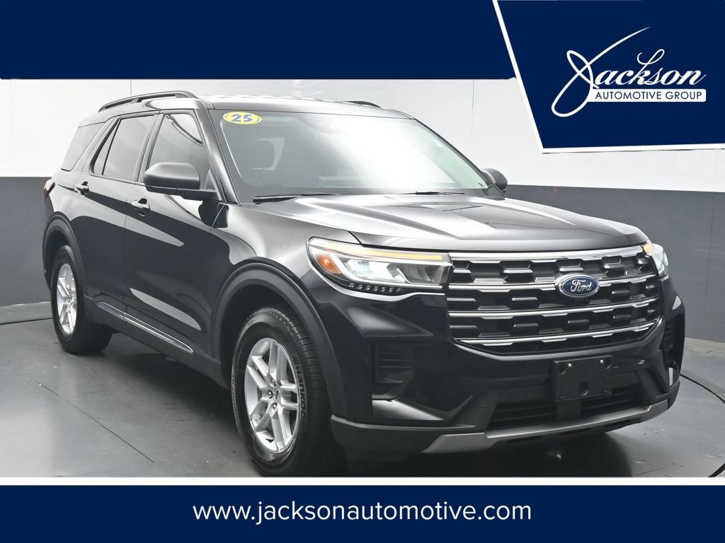Used 2025 Ford Explorer Active RWD image 1