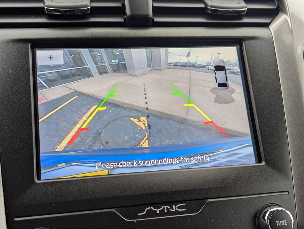 Used 2020 Ford Fusion SE image 16