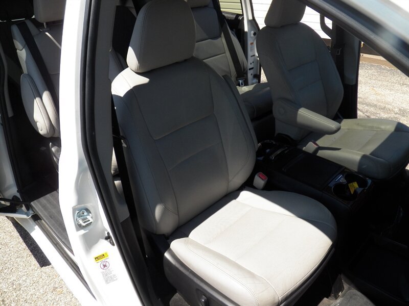 Used 2015 Toyota Sienna Limited Premium w/ Advanced Technology Package FWD image 17