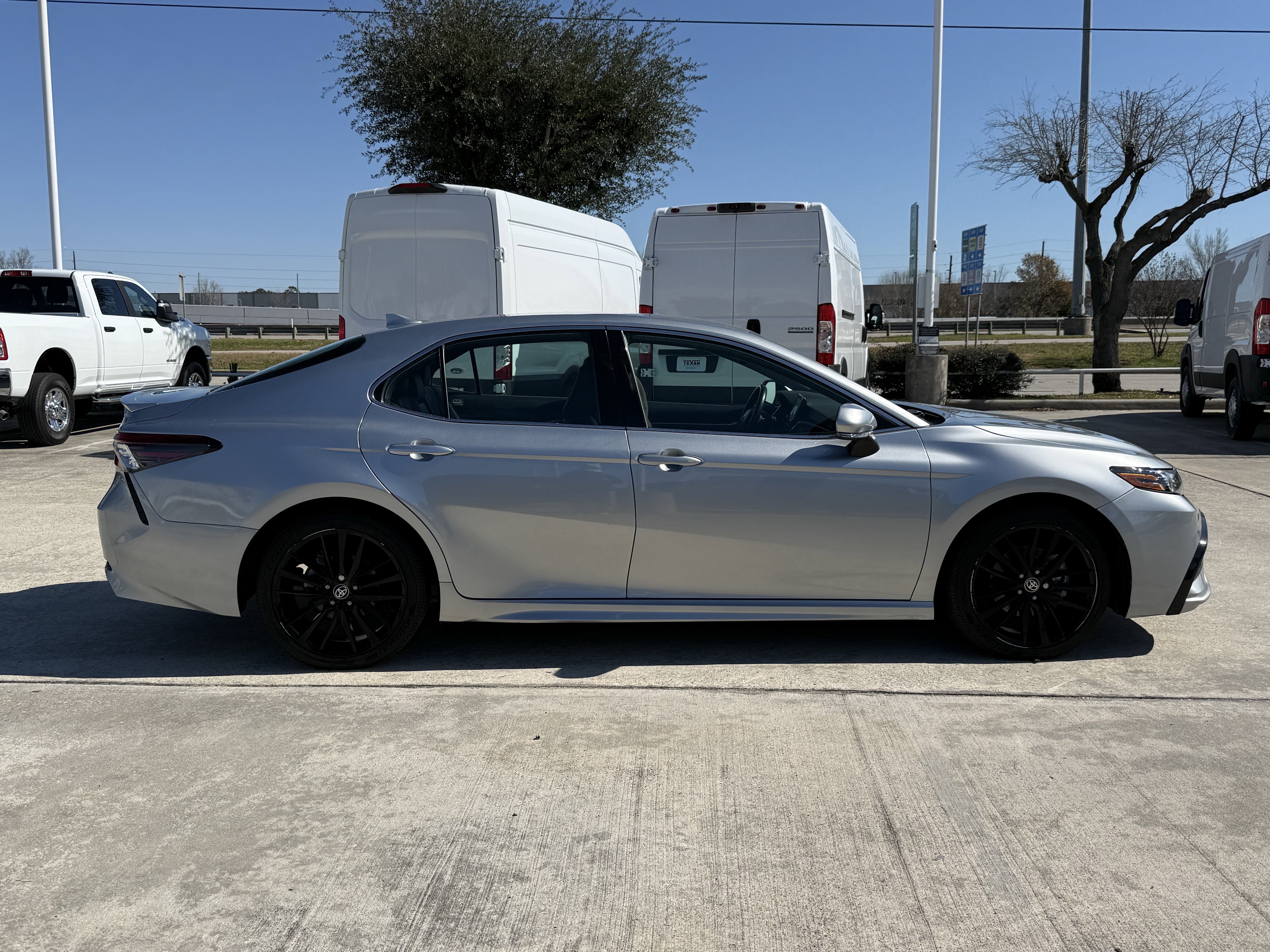 Used 2023 Toyota Camry XSE image 3