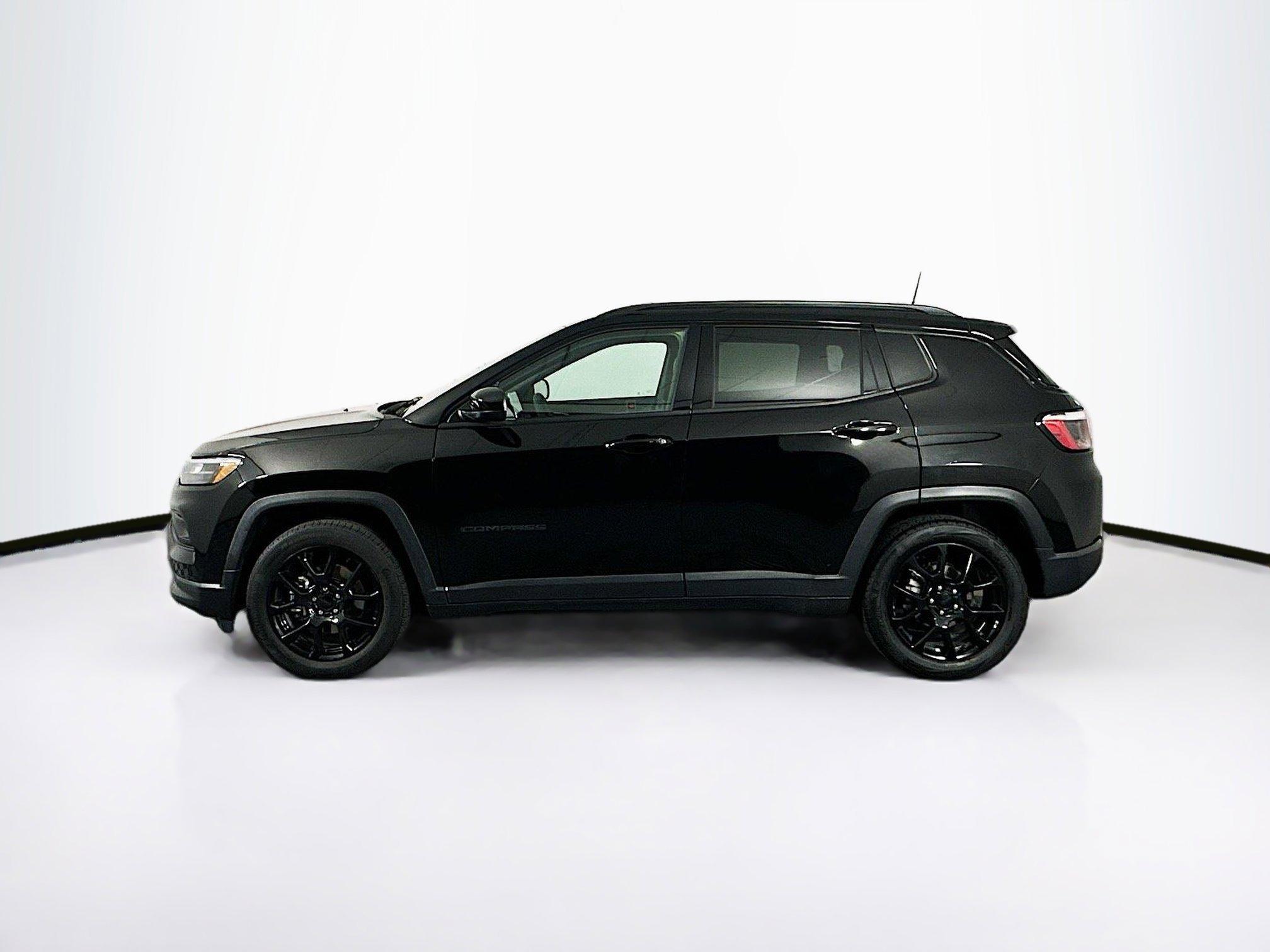 Used 2022 Jeep Compass Latitude FWD image 4