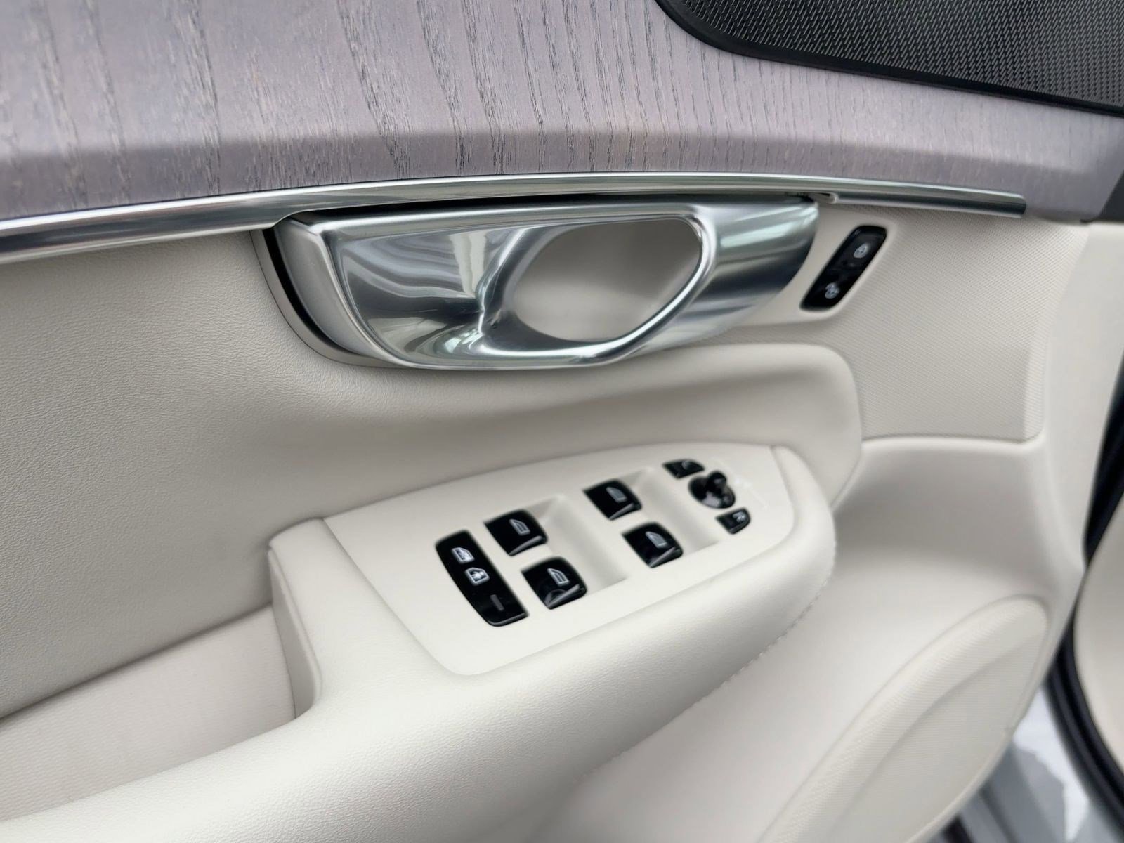 New 2026 Volvo XC90 B6 Ultra image 13