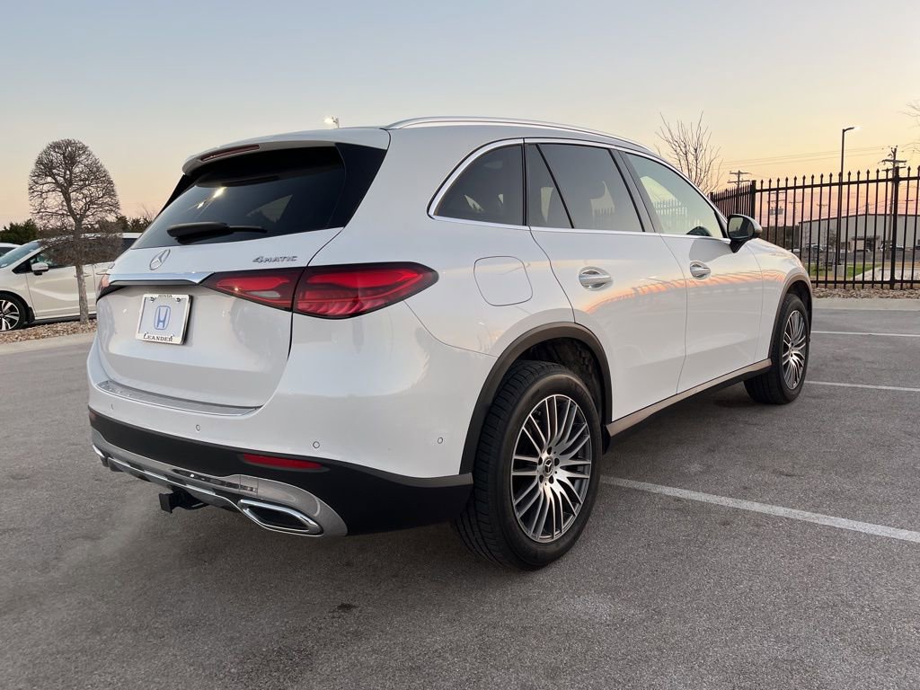 Used 2025 Mercedes-Benz GLC 300 4MATIC image 4