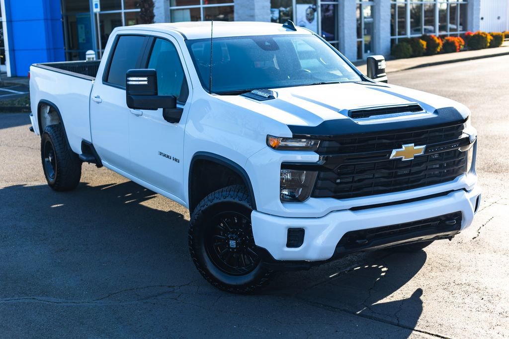 Used 2024 Chevrolet Silverado 3500 LT image 2