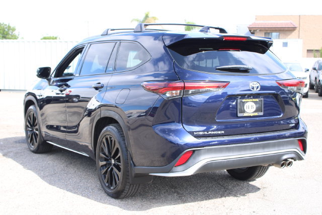 Used 2024 Toyota Highlander XSE FWD image 3