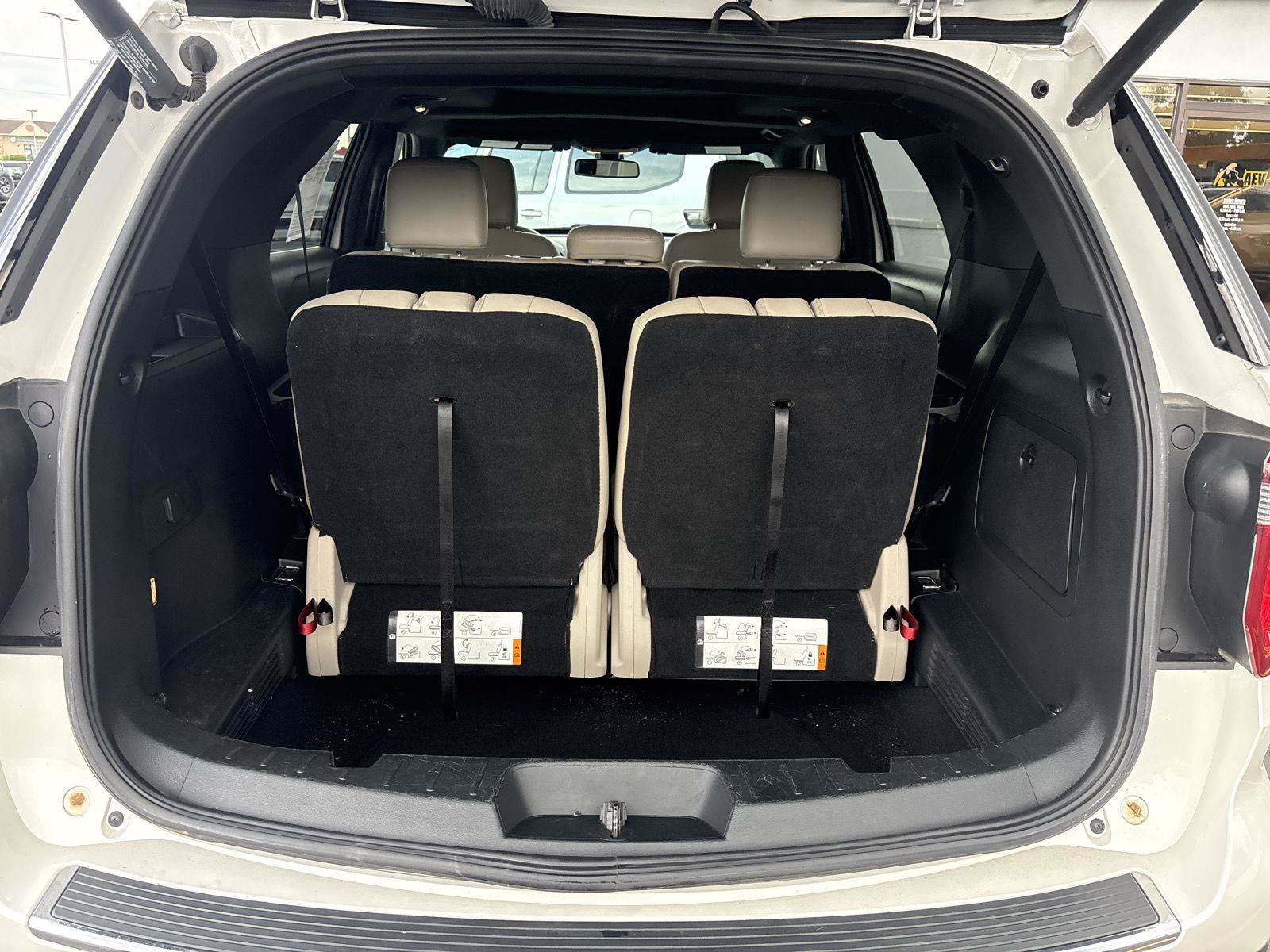 Used 2018 Ford Explorer XLT w/ Equipment Group 202A AWD/4WD image 12