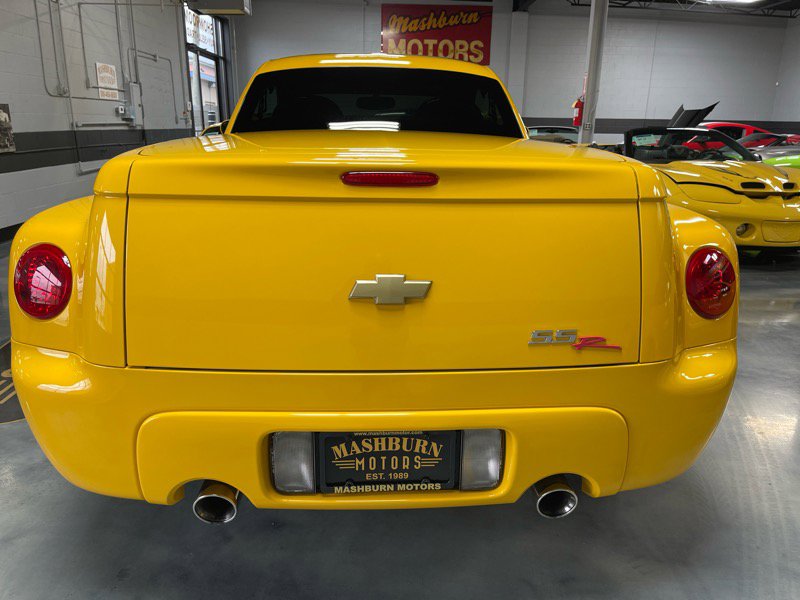 Used 2006 Chevrolet SSR w/ Preferred Equipment Group image 12