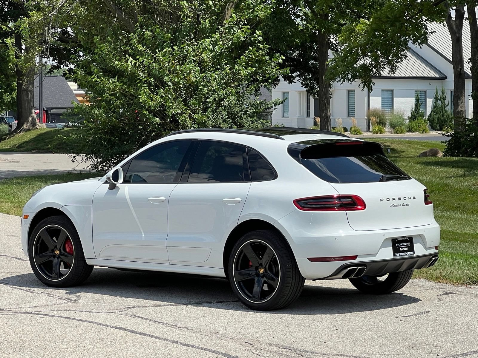 Certified 2015 Porsche Macan Turbo AWD/4WD image 3