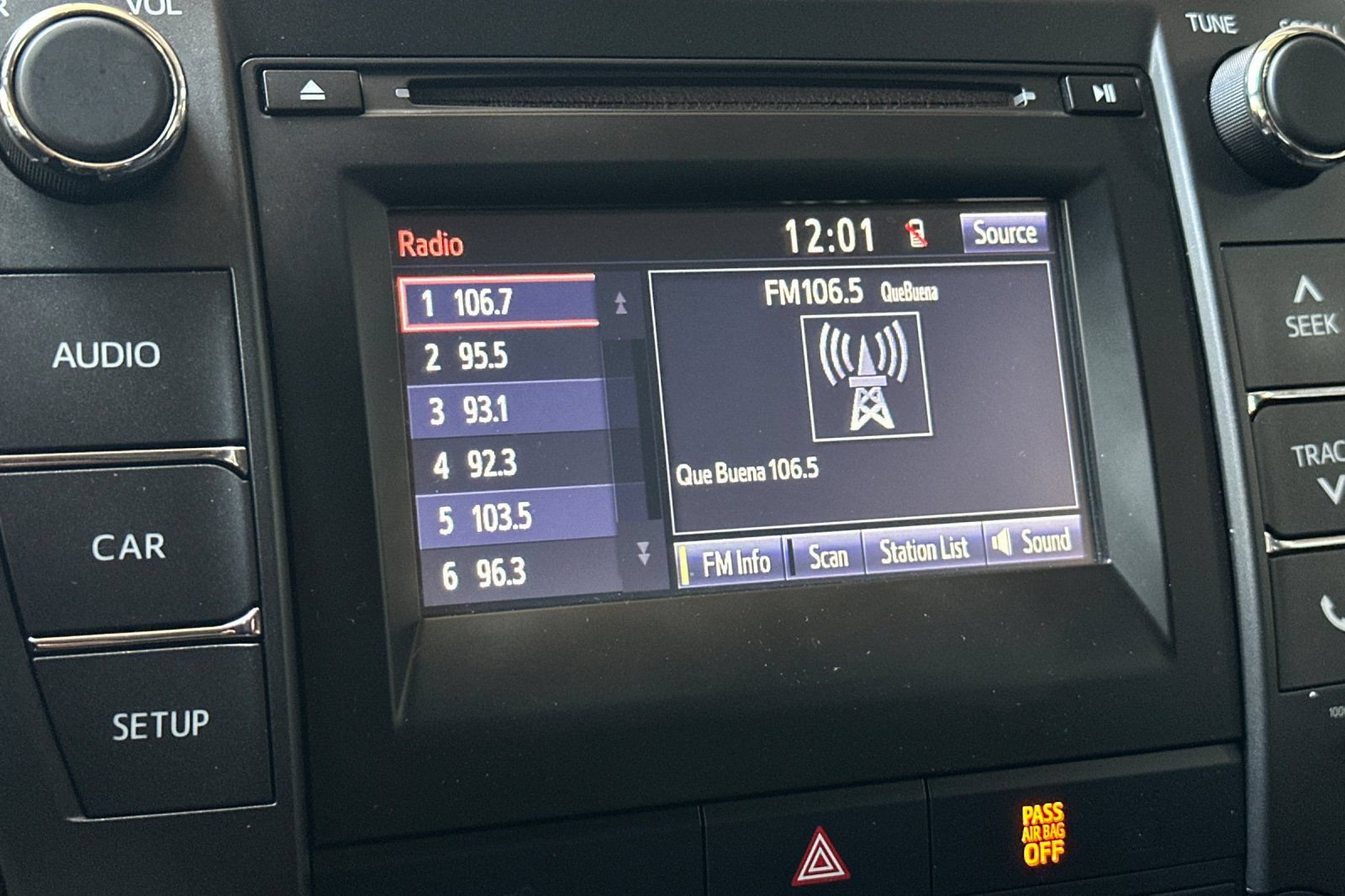 Used 2017 Toyota Camry SE FWD image 17