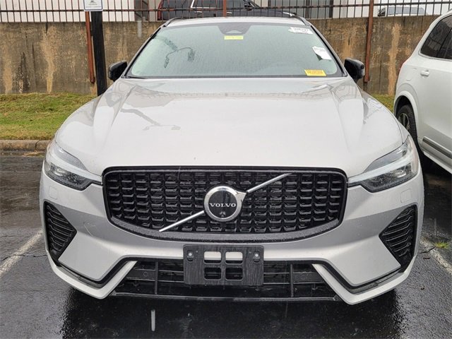 Used 2025 Volvo XC60 B5 Plus image 2