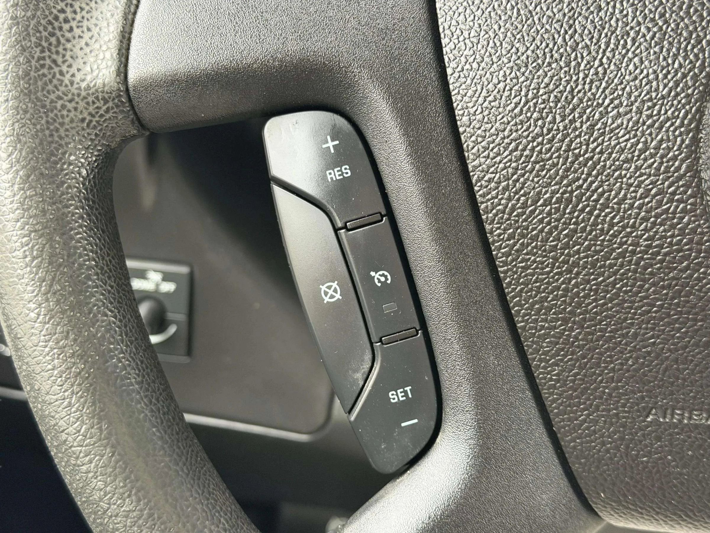 Used 2018 Chevrolet Express 3500 w/ Driver Convenience Package image 16