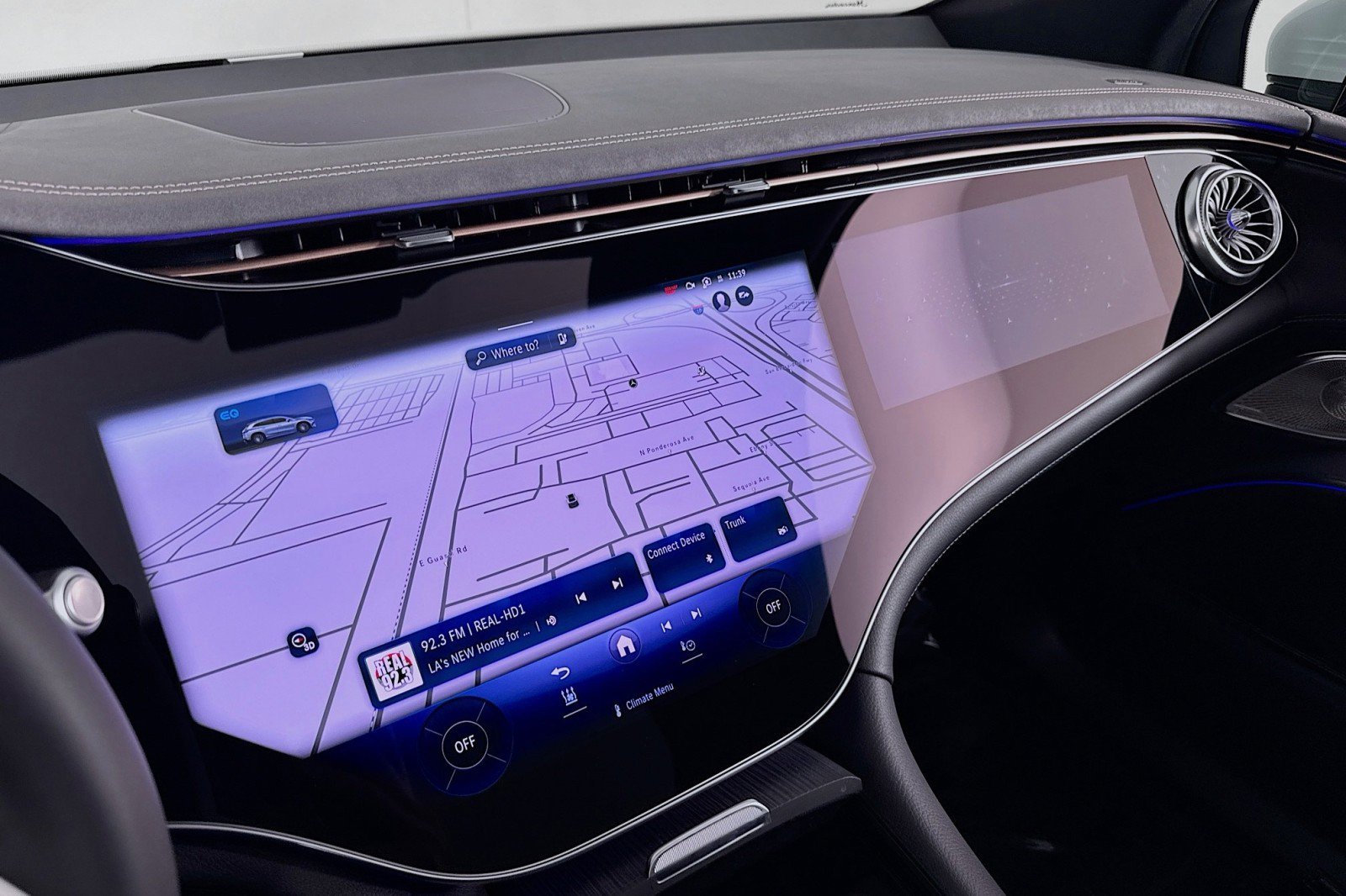 New 2026 Mercedes-Benz EQS 550 4MATIC SUV image 19